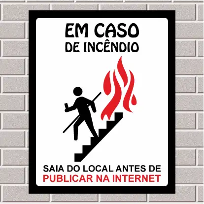 PLACA - Em caso de incêndio, saia do local antes de publicar na internet 20X25