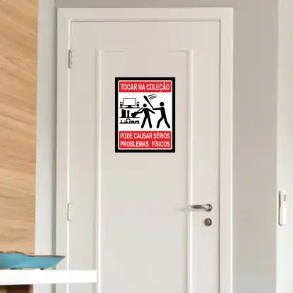 PLACA - Tocar na coleção pode causar sérios problemas físicos 20x25 - Imagem 2